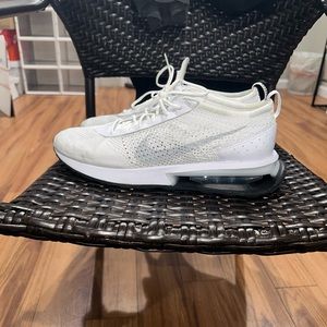 Air max Flyknit racer size 11